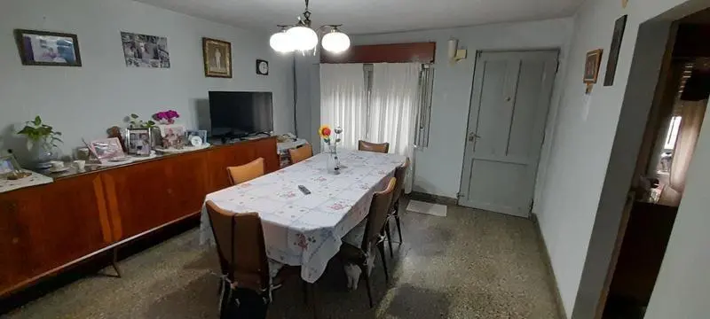 Muy buena casa multifamiliar de 6 ambientes sobre lote de 253m2. 2