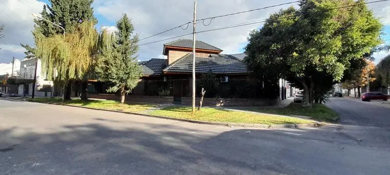 Casa de 4 ambientes en Lomas del Mirador 5