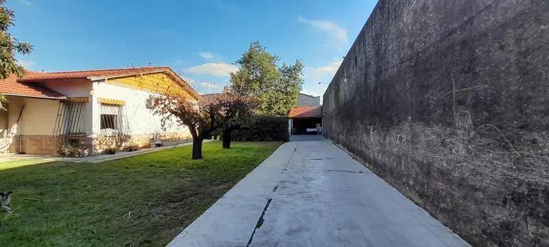 Casa de 4 ambientes en Lomas del Mirador 2