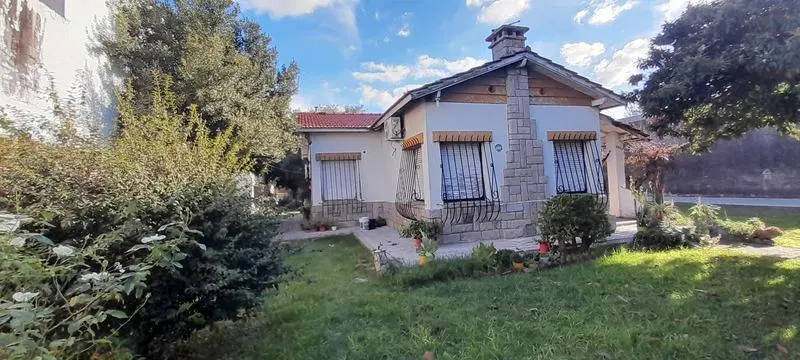 Casa de 4 ambientes en Lomas del Mirador 5