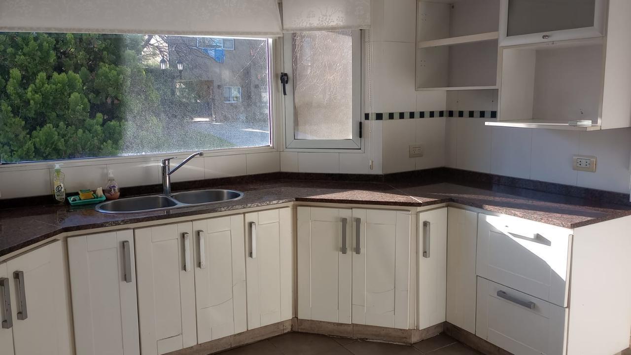 Foto de Hermosa casa 4 ambientes en una sola planta en Barrio El Rocío., imagen 4
