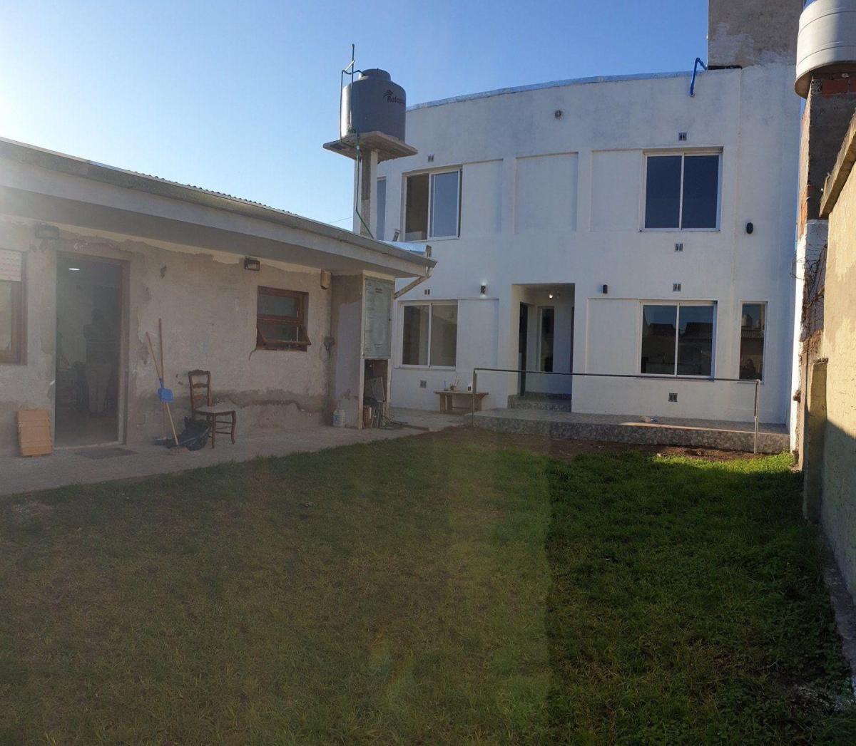 Venta 2 Duplex + Chalet en Bloc. Oportunidad! 1