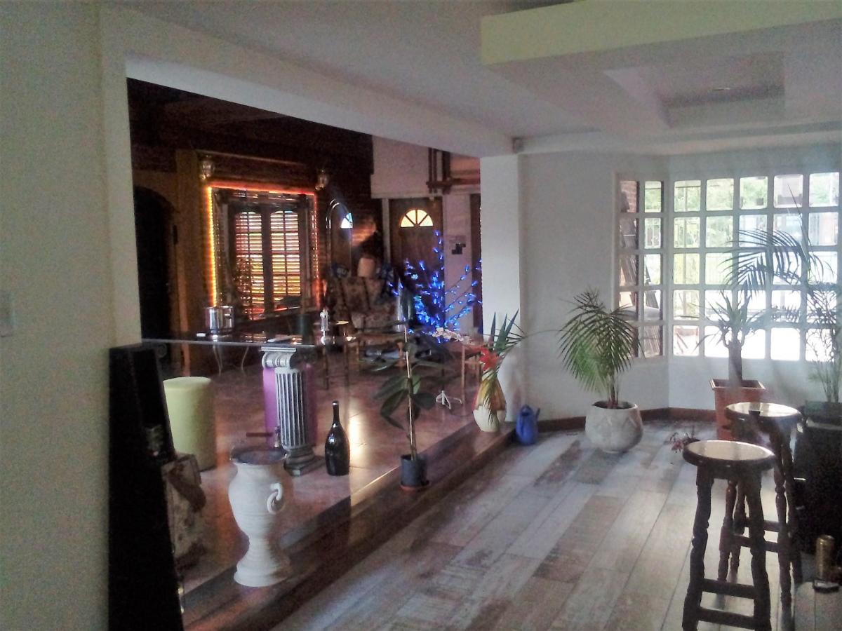 VENTA CHALET CON PISCINA y QUINCHO- RETASADO !!