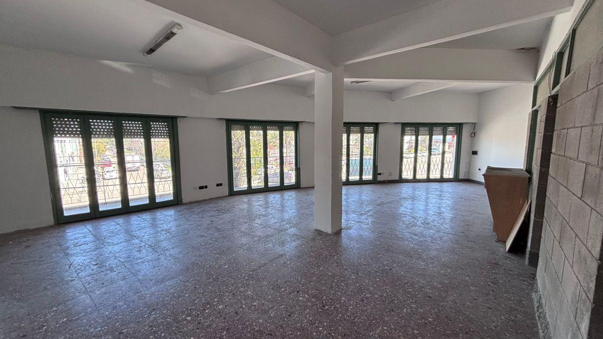 Alquilo Oficina sobre Avenida Juan B. Justo – Ideal uso comercial o profesional