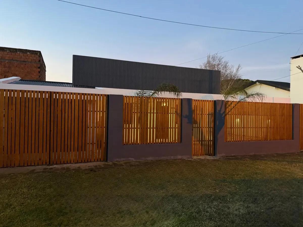 VENTA CASA CON PISCINA Y PLAYROOM EN LOS PINARES