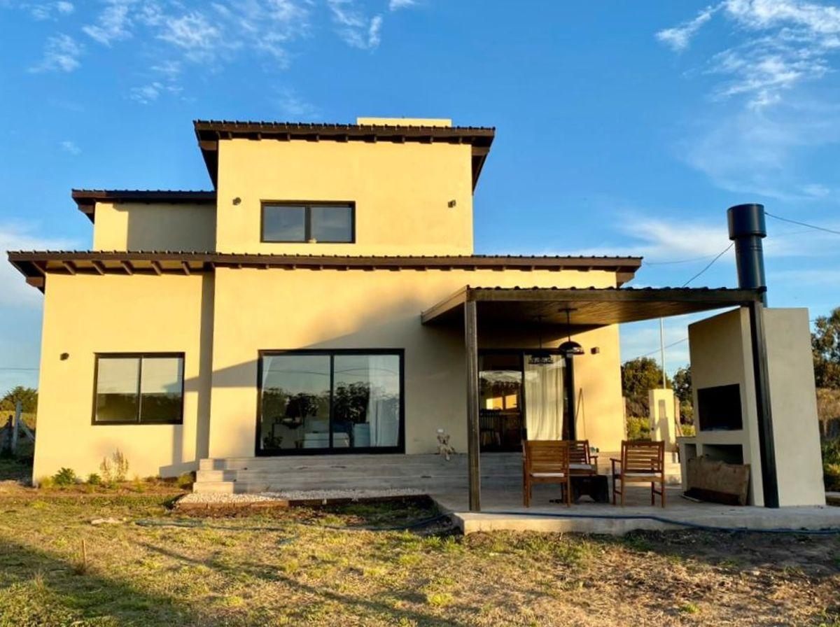 VENTA CHALET EN SANTA ISABEL CHAPADMALAL CON GRAN PARQUE