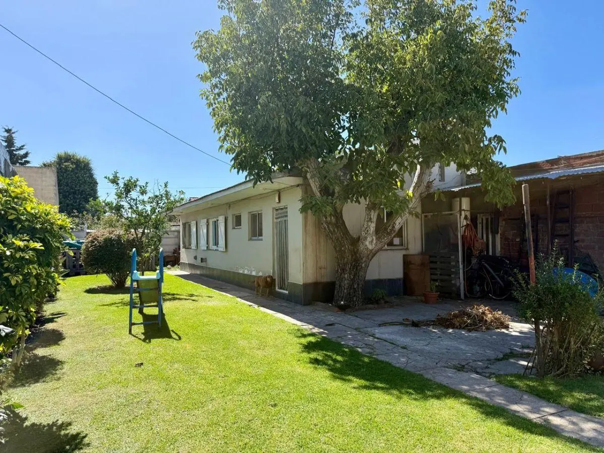 VENTA CHALET CON DEPARTAMENTO RODEADO DE AMPLIO PARQUE 4