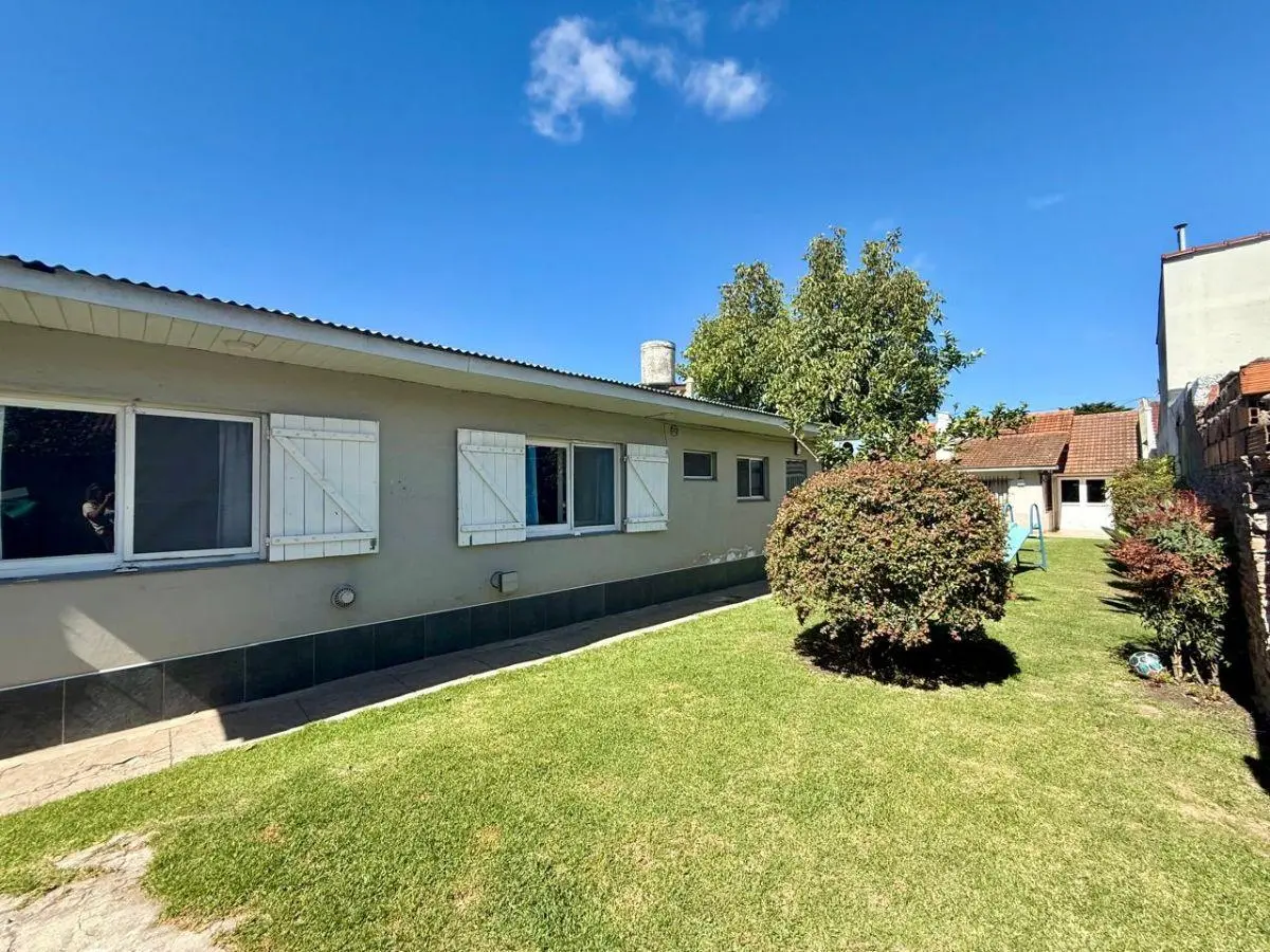 VENTA CHALET CON DEPARTAMENTO RODEADO DE AMPLIO PARQUE 3