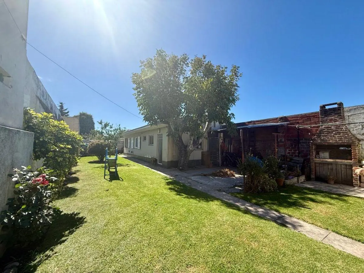 VENTA CHALET CON DEPARTAMENTO RODEADO DE AMPLIO PARQUE 5