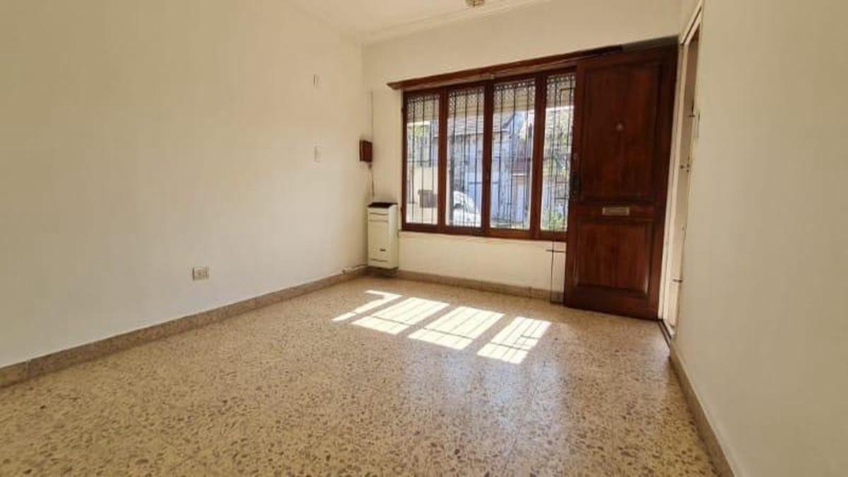 Foto de VENTA CASA 3 AMBIENTE CON DEPARTAMENTO 2 AMBIENTES, imagen 2