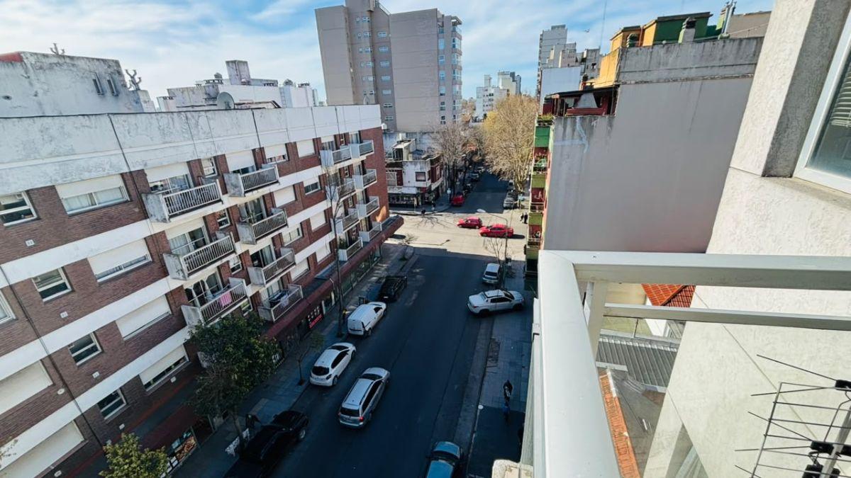 Foto de VENTA DEPARTAMENTO 2 AMBIENTES CON BALCÓN AL FRENTE, MACROCENTRO DE MAR, imagen 5