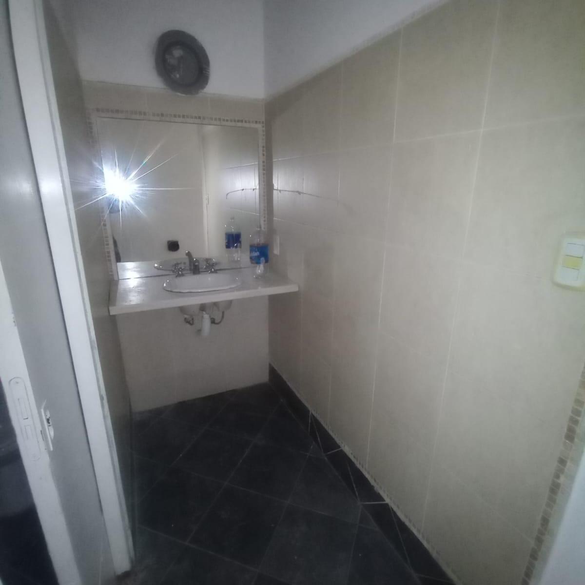 Foto de CASA DE 3 DORM. EN VENTA A DOS CUADRAS DE AV. COLON, imagen 4