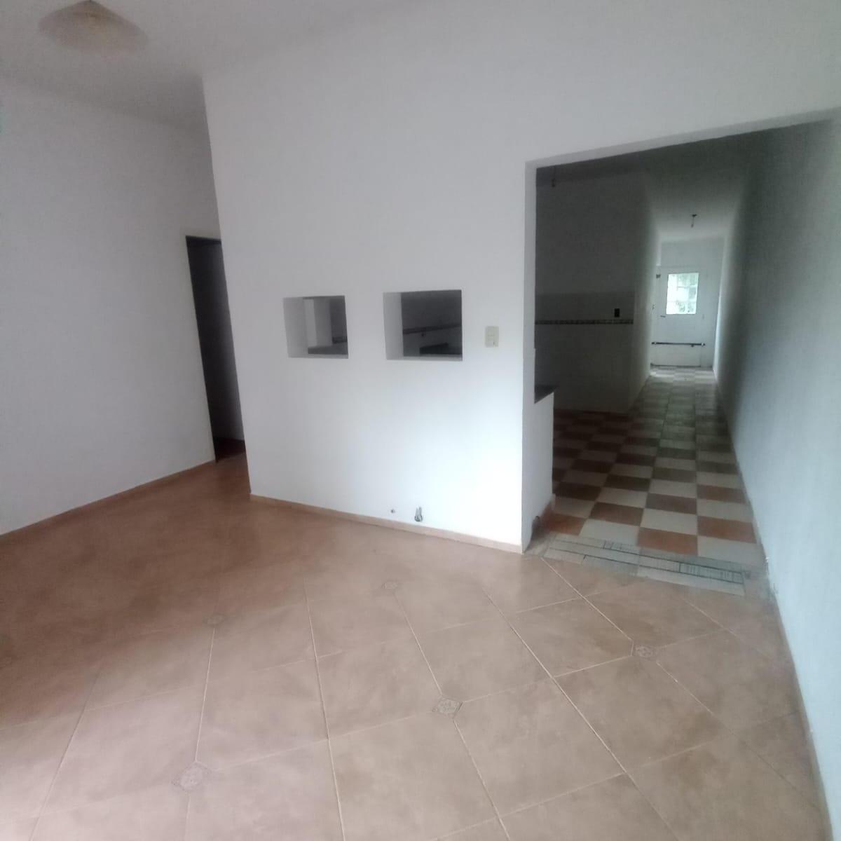 Foto de CASA DE 3 DORM. EN VENTA A DOS CUADRAS DE AV. COLON, imagen 5