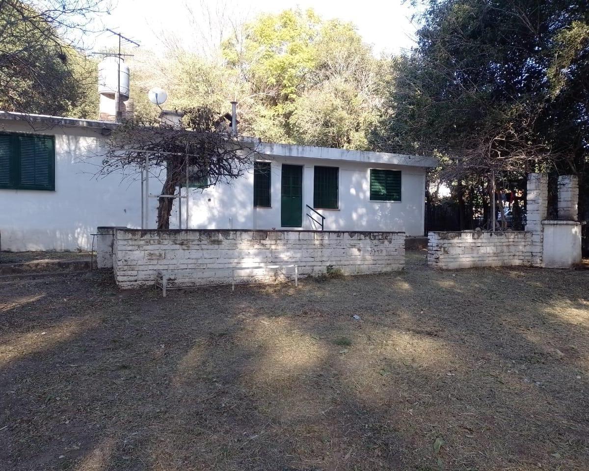 Casa en Venta de Cuatro Dorm. en Unquillo. Terreno de 800 m² 4