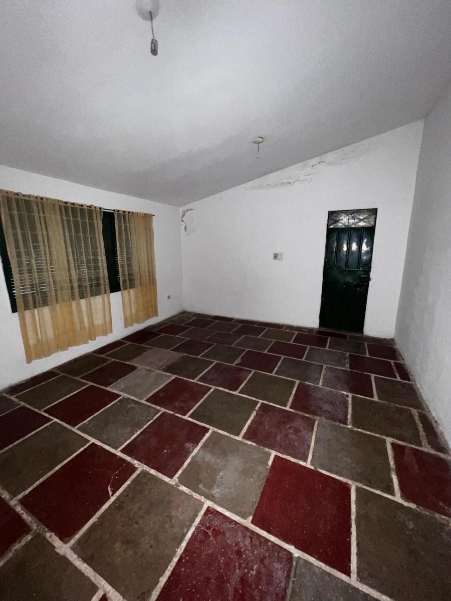 Casa en Venta de Cuatro Dorm. en Unquillo. Terreno de 800 m² 1