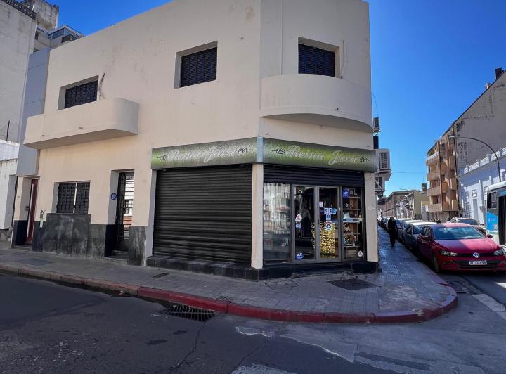 LOCAL Y OFICINAS EN VENTA EN ALBERDI - DEAN FUNES Y MENDOZA