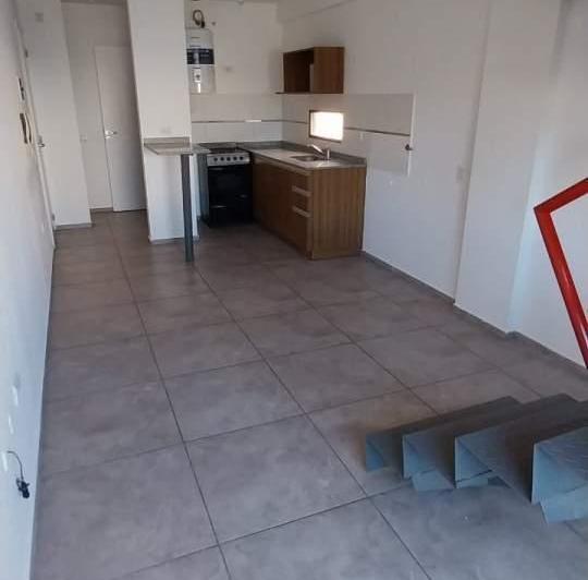 ALQUILER DE  DUPLEX EN CAYETANO SILVA A UNA CUADRA DE AV COLON 5