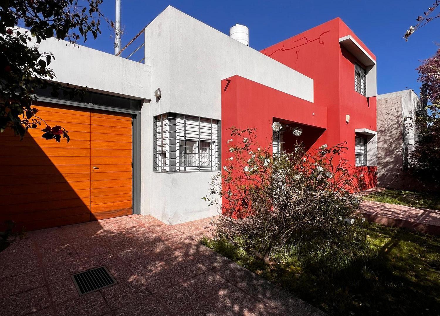 APTA CREDITO - CASA DE 3 DORM. EN VENTA EN ALTO ALBERDI