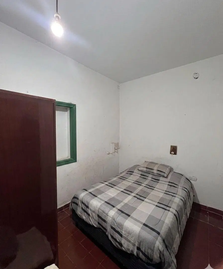 ALBERDI NEGOCIOS INMOBILIARIOS VENDE CASA EN RAIMUNDO MEABE 480 B ALTO ALBERDI DE DOS DORMITORIOS. 4
