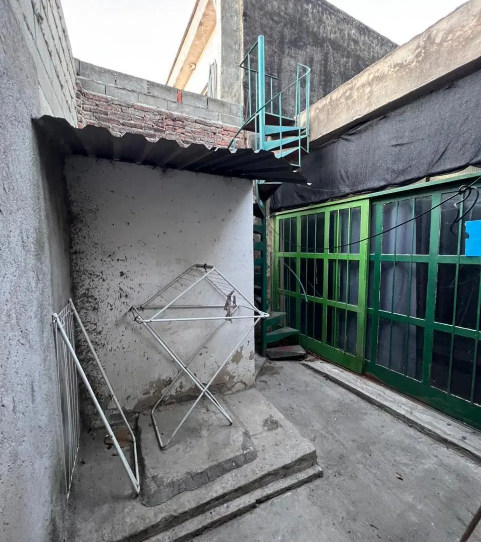 ALBERDI NEGOCIOS INMOBILIARIOS VENDE CASA EN RAIMUNDO MEABE 480 B ALTO ALBERDI DE DOS DORMITORIOS. 3