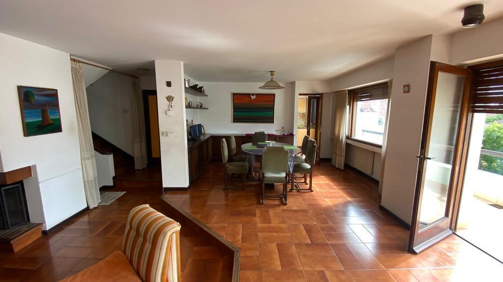 Chalet 6 Ambientes de Categoría en Barrio Divino Rostro 2