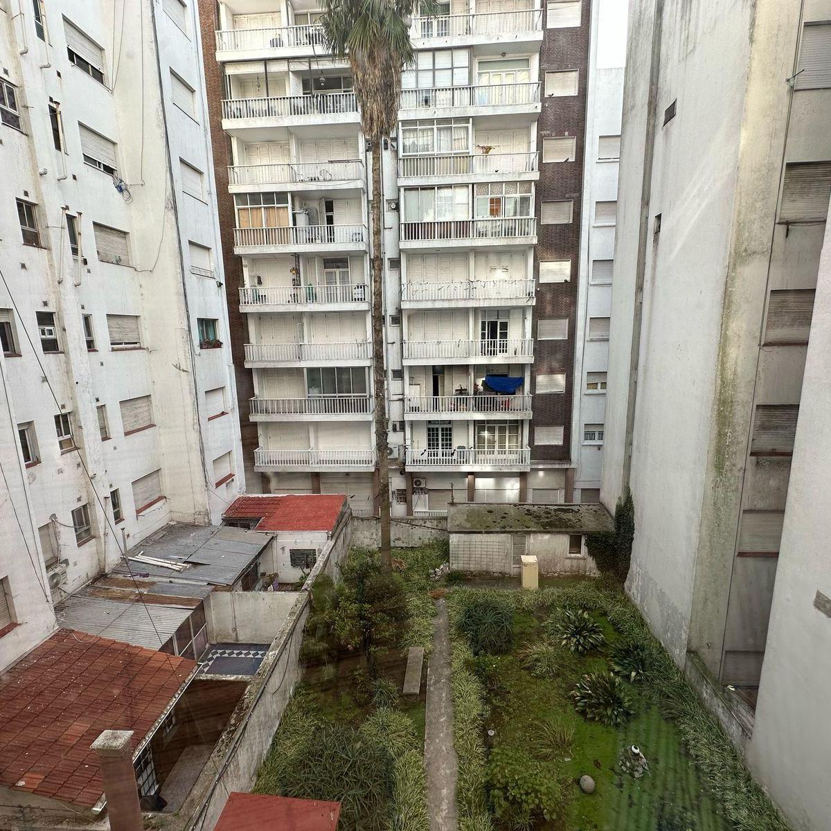 Depto de 1 Amb en Alsina y La Costa 5