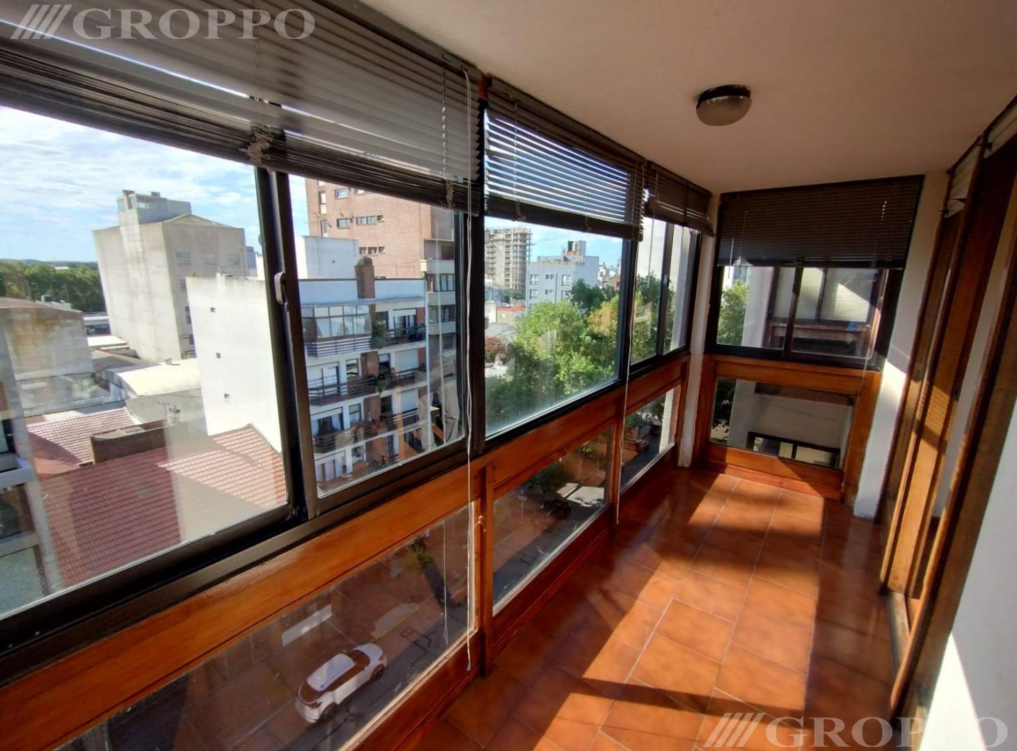 2 ambientes en Barrio Chauvin - A la calle con balcón saliente