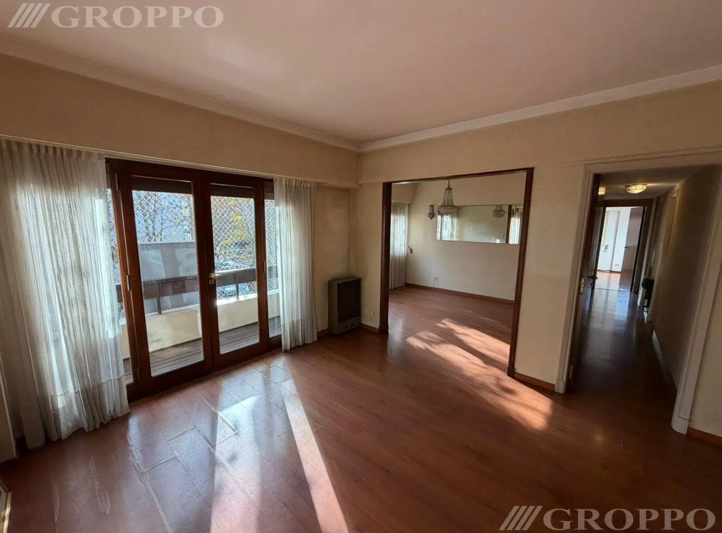 SEMIPISO TODO EXTERNO CON VISTA A LA PLAZA - Plaza Mitre 5