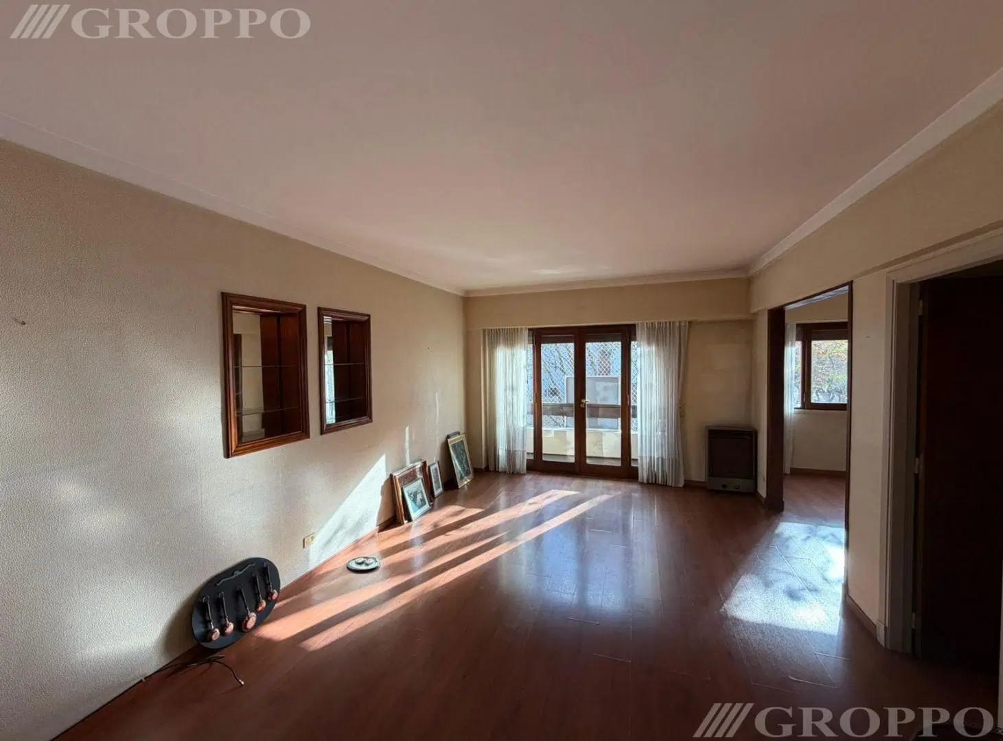 SEMIPISO TODO EXTERNO CON VISTA A LA PLAZA - Plaza Mitre 3