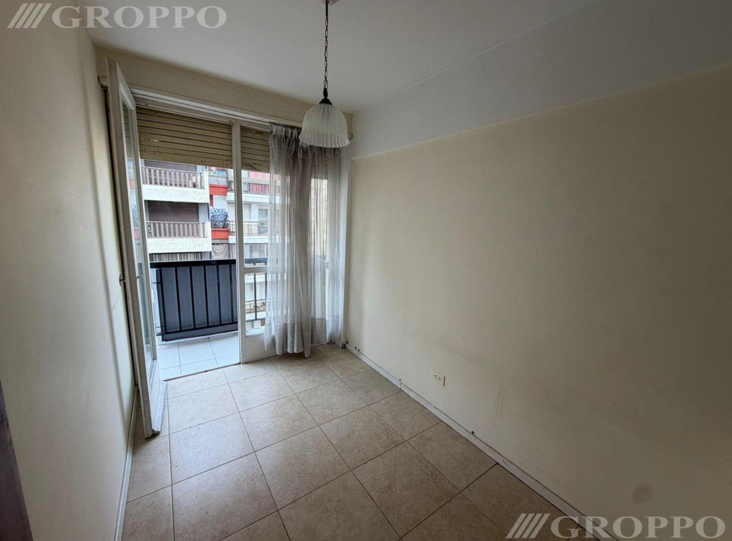 Foto de 1 AMBIENTE DIVIDIDO A LA CALLE CON BALCON - LAMADRID Y FALUCHO, imagen 4
