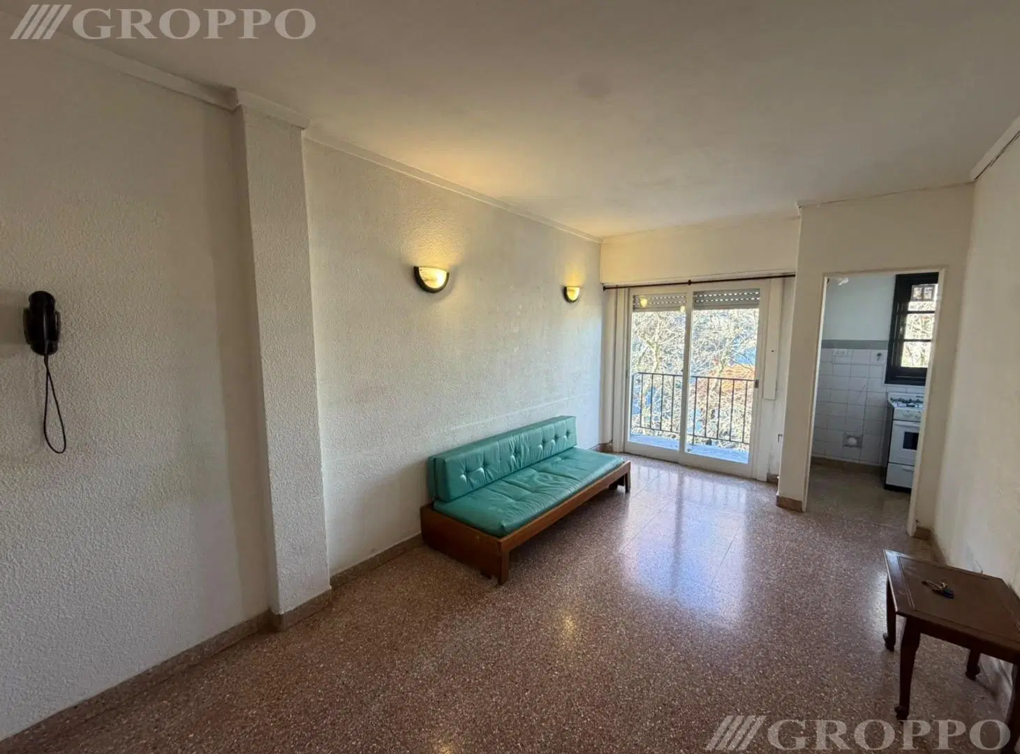 Departamento en Guemes 2 AMBIENTES A LA CALLE CON 2 BALCONES 2