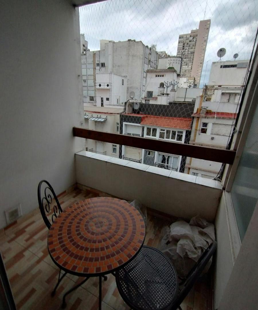 Foto de DEPTO 2 AMBIENTES RECICLADO - BALCÓN A LA CALLE, imagen 2