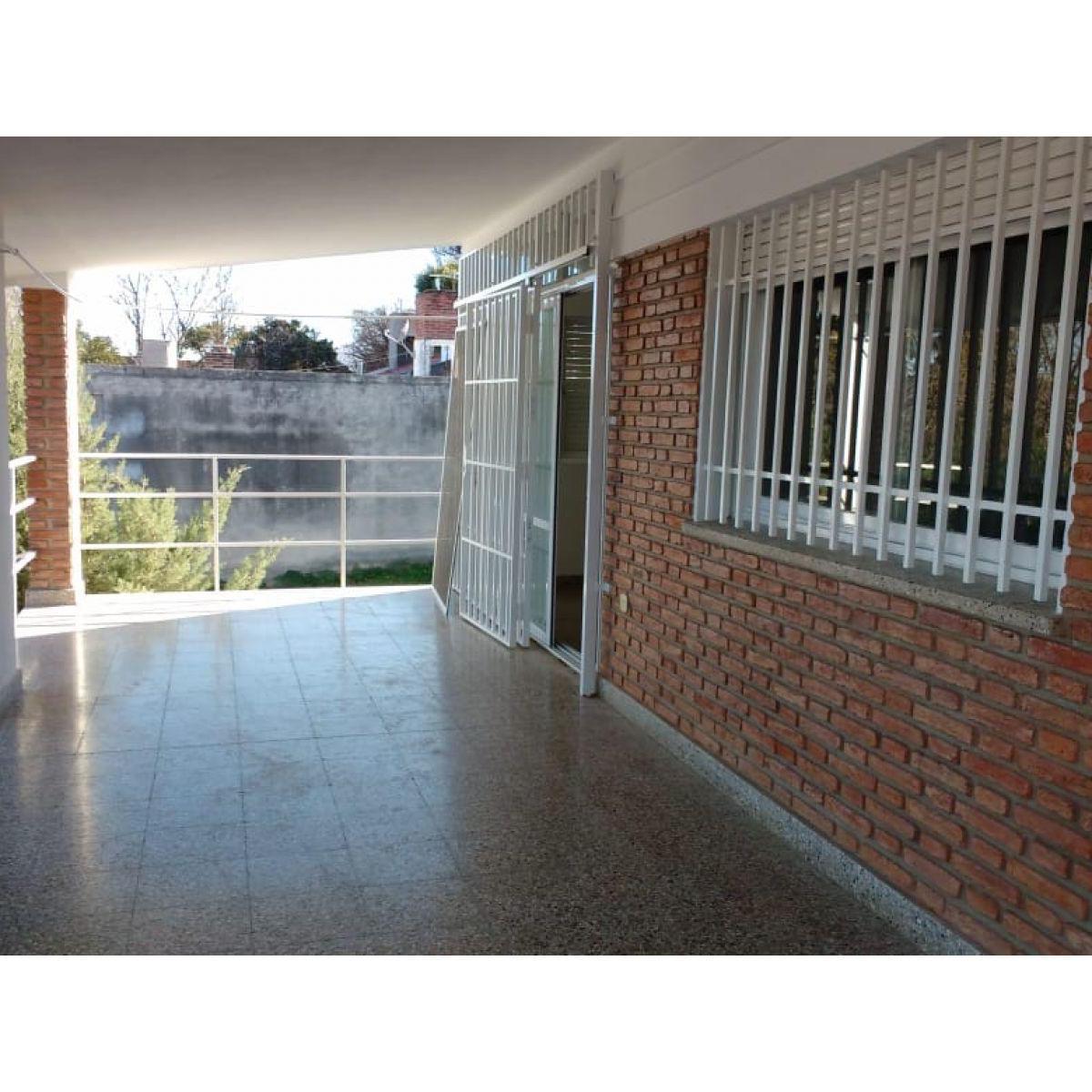 Vendo Casa Mas 3 Dptos en Pleno Centro de Mina 1