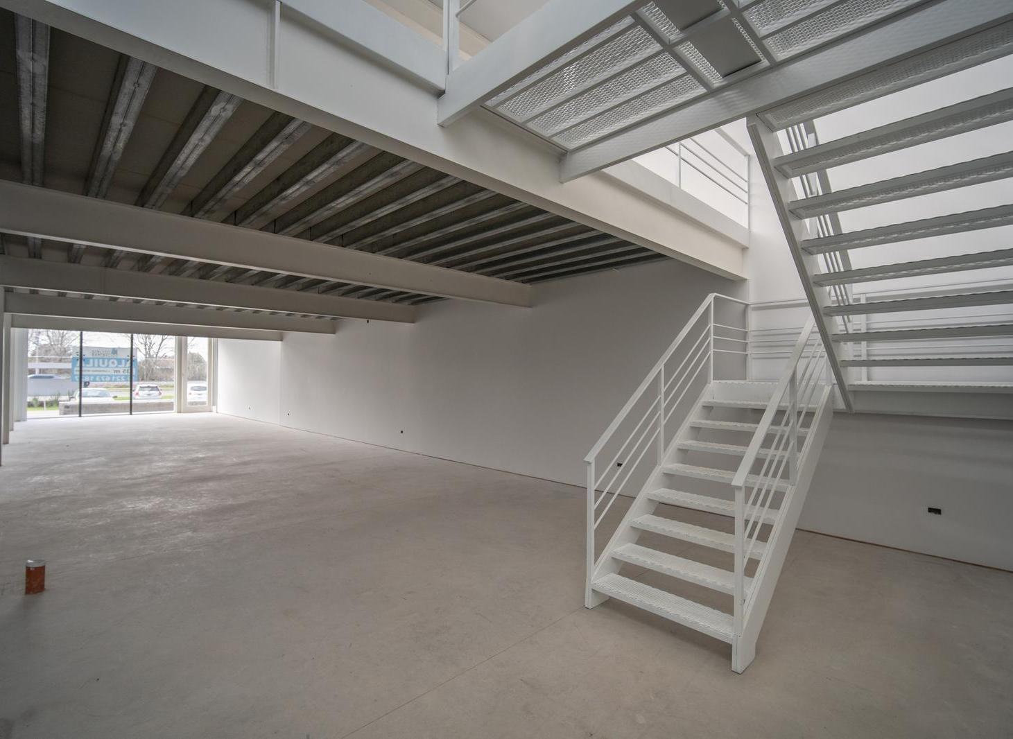 Foto de Local Comercial a Estrenar Gonnet - 335 m2- 4 cocheras, imagen 1