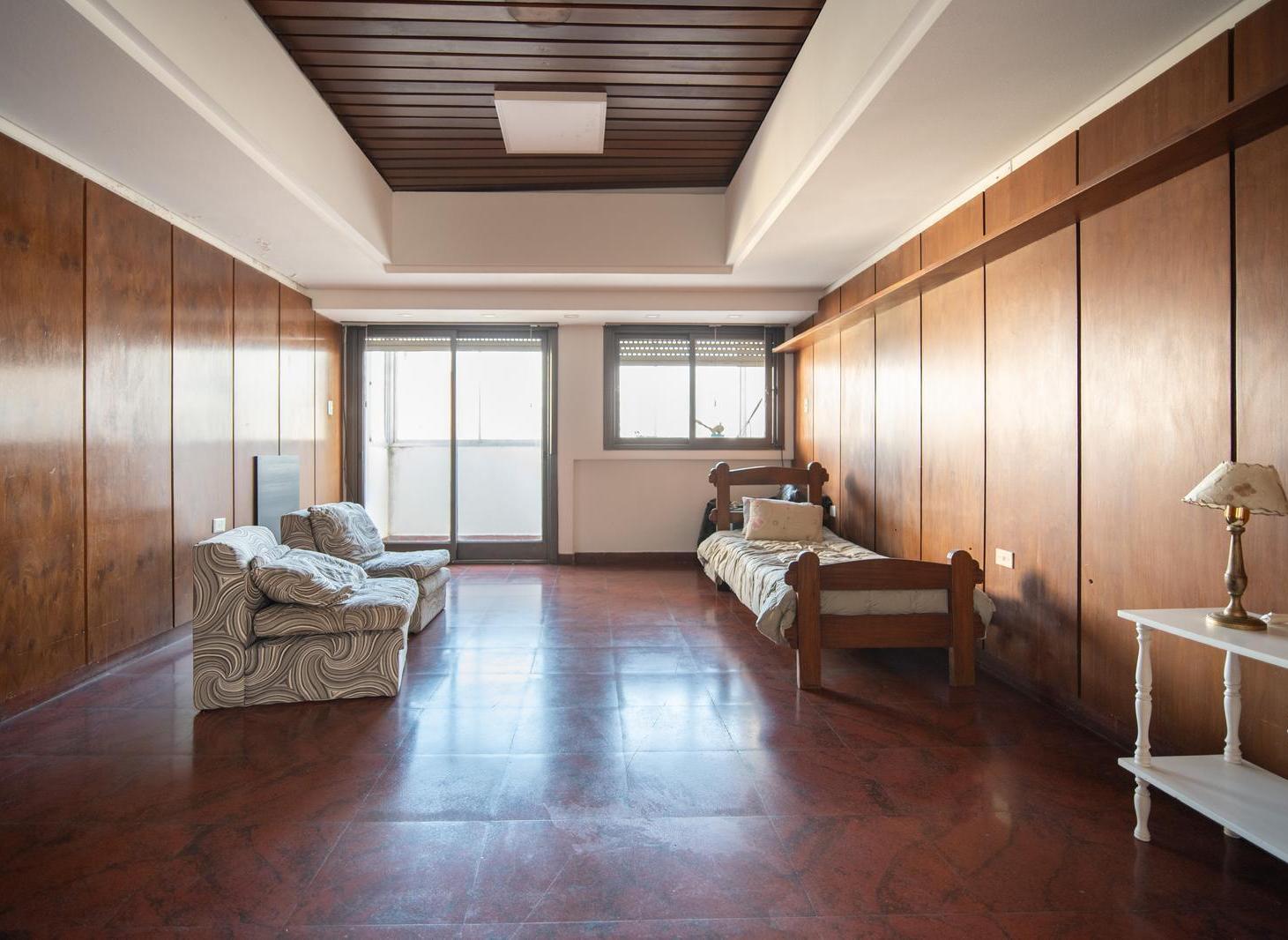 Foto de Departamento semipiso al frente con balcón de 126 m2 . Apto hipoteca. 3, imagen 1