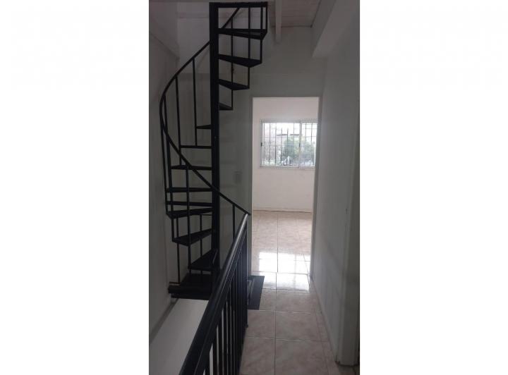 DUPLEX 3 DORM, 2 BAÑOS, PATIO, COCHERA - LOMA HERMOSA 5
