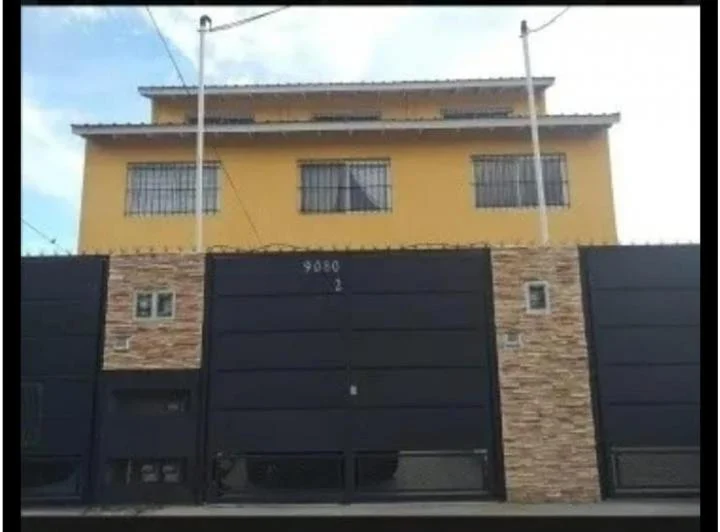DUPLEX 3 DORM, 2 BAÑOS, PATIO, COCHERA - LOMA HERMOSA 2