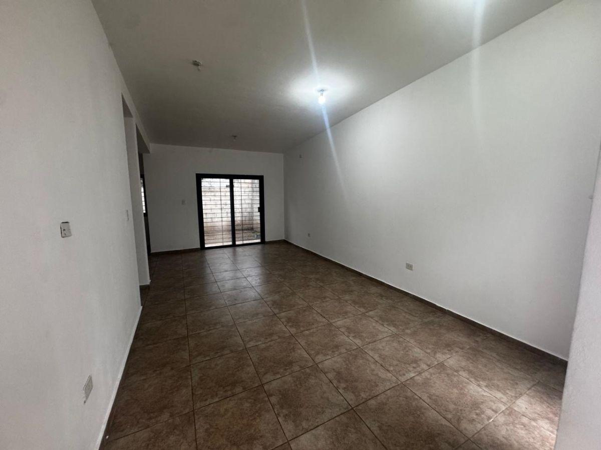 Foto de Alquiler de Casa 2 dormitorios con patio en housing – Saldán, imagen 4