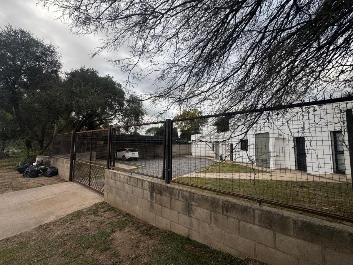 Foto de Alquiler de Casa 2 dormitorios con patio en housing – Saldán, imagen 1