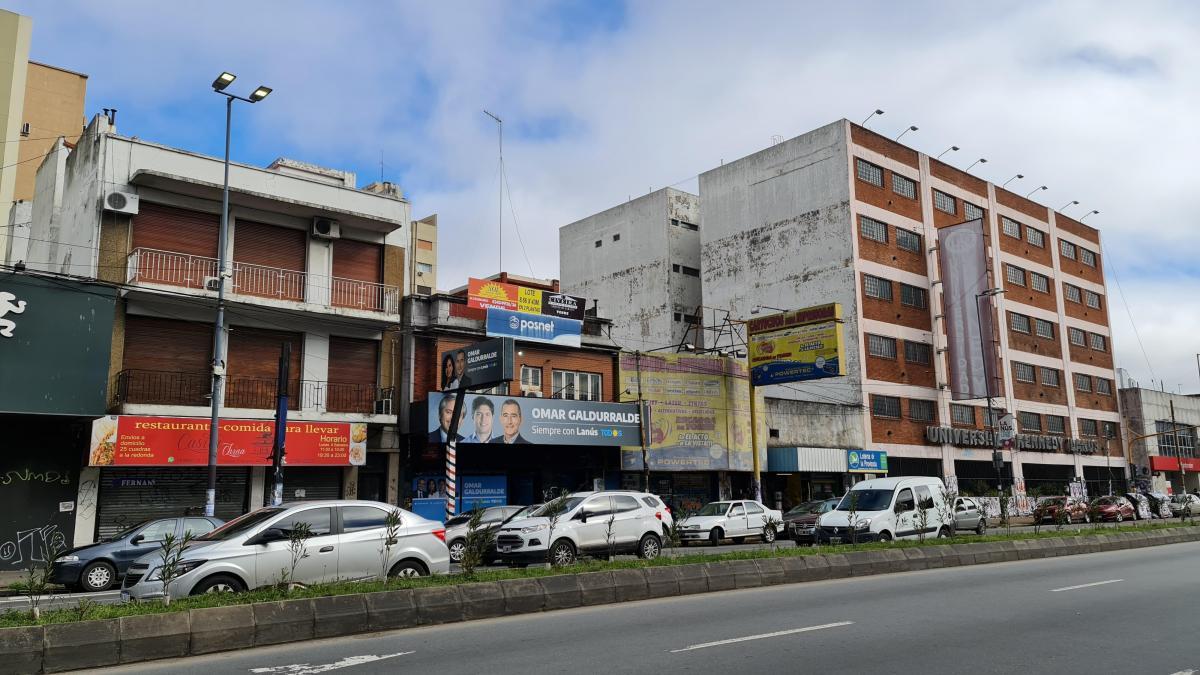 Inmueble Comercial  en Venta en Plena Estación Lanús
