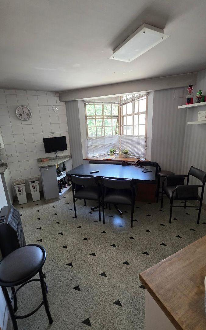 Foto de TRIPLEX 5 AMBIENTES TIPO CASA 230m2 – PLAYROOM, PATIO Y COCHERA, imagen 1