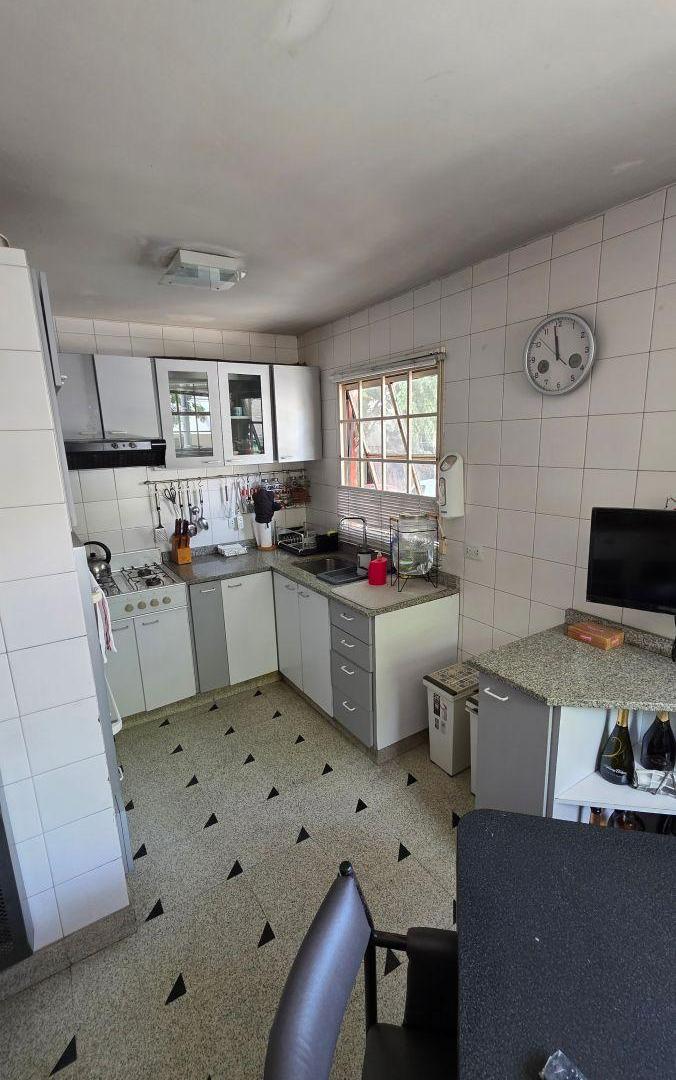 Foto de TRIPLEX 5 AMBIENTES TIPO CASA 230m2 – PLAYROOM, PATIO Y COCHERA, imagen 4
