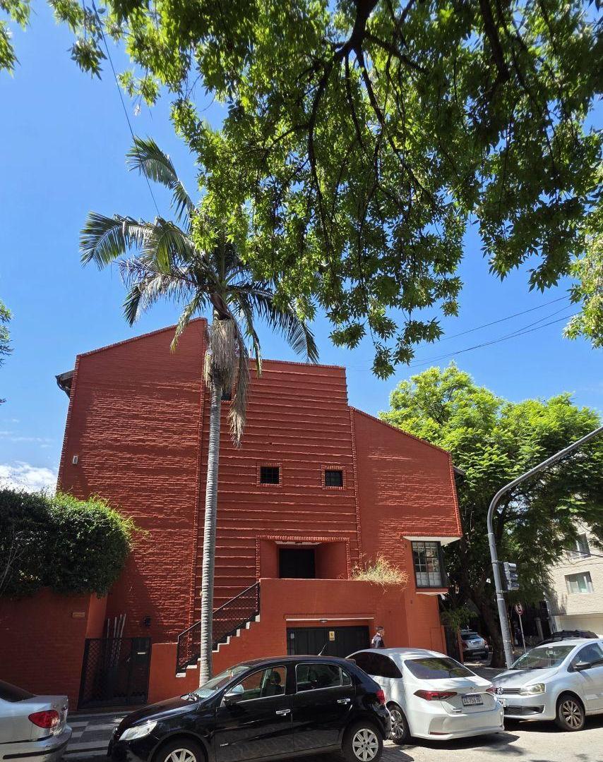 TRIPLEX 5 AMBIENTES TIPO CASA 230m2 – PLAYROOM, PATIO Y COCHERA – COLEGIALES