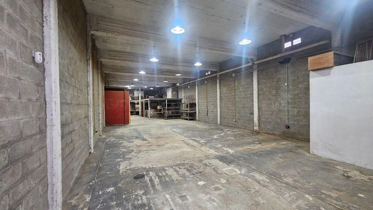 EXCELENTE GALPON en ALQUILER | 476 m2 en Lomas de Zamora 4