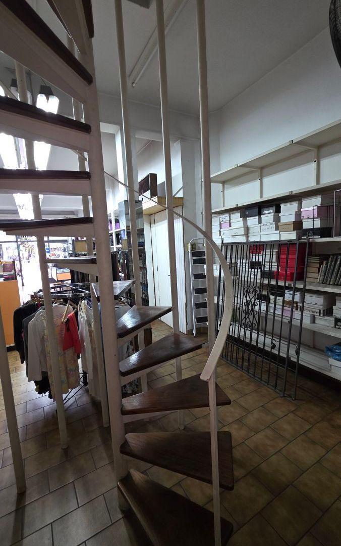 Foto de Local Comercial en 2 plantas Exc. Ubicacion, imagen 4