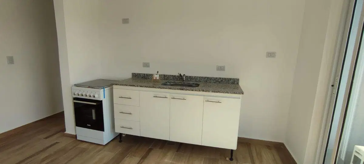 DEPARTAMENTO 2 AMBIENTES EN EXCELENTE UBICACIÓN - MORENO 2