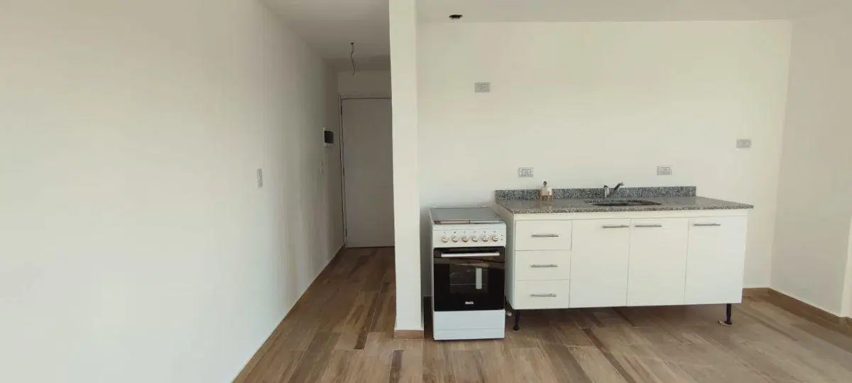 DEPARTAMENTO 2 AMBIENTES EN EXCELENTE UBICACIÓN - MORENO 1