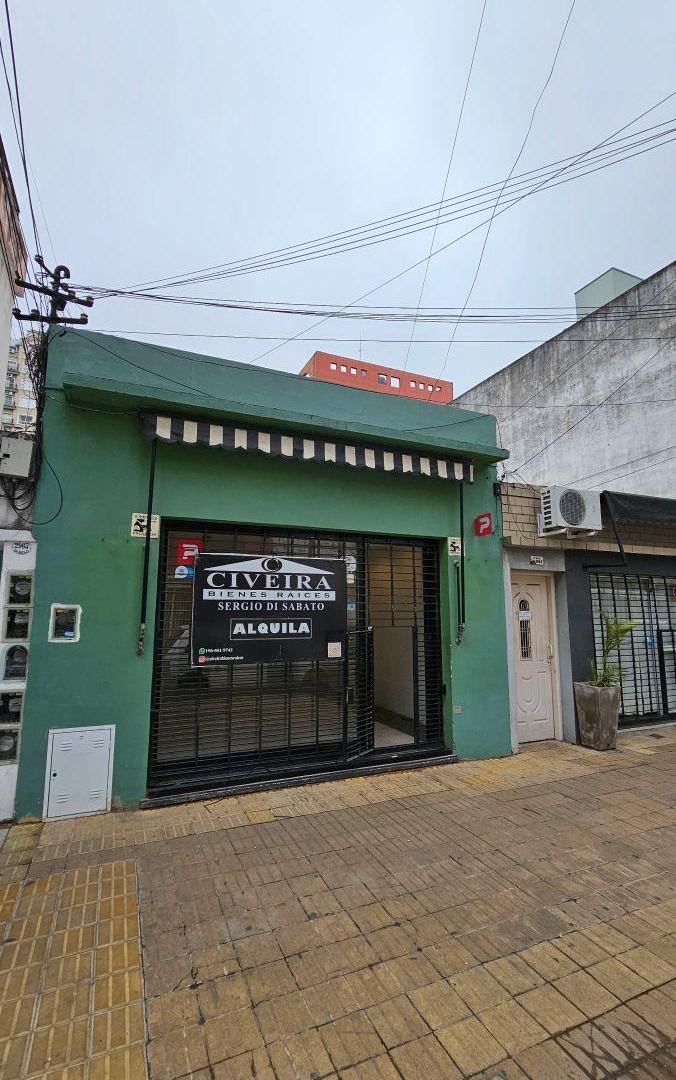 Foto de LOCAL COMERCIAL EN UBICACIÓN ESTRATÉGICA - LANÚS OESTE, imagen 2