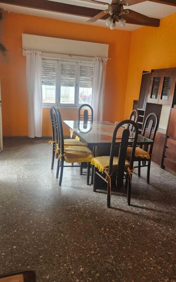 Foto de CASA EN ESQUINA DE 3 AMBIENTES – CON GARAGE Y QUINCHO, imagen 4