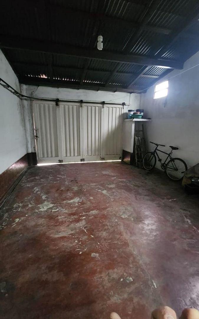 Foto de CASA EN ESQUINA DE 3 AMBIENTES – CON GARAGE Y QUINCHO, imagen 5